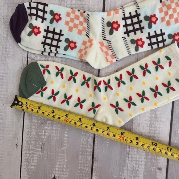 2-Pack Cute Vintage-Inspired Crew Socks – Floral & Retro Patterns - Picture 6 of 6